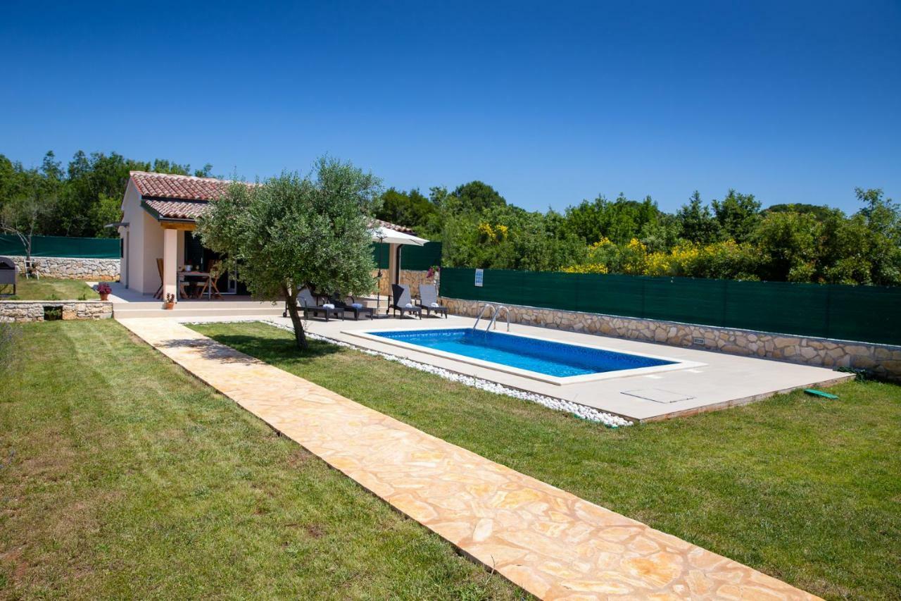 House Jozefina With Pool Lägenhet Rovinj Exteriör bild