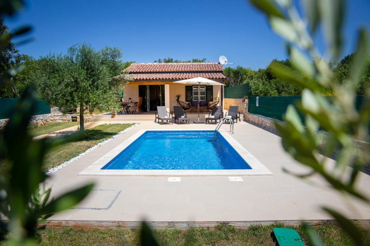 House Jozefina With Pool Lägenhet Rovinj Exteriör bild